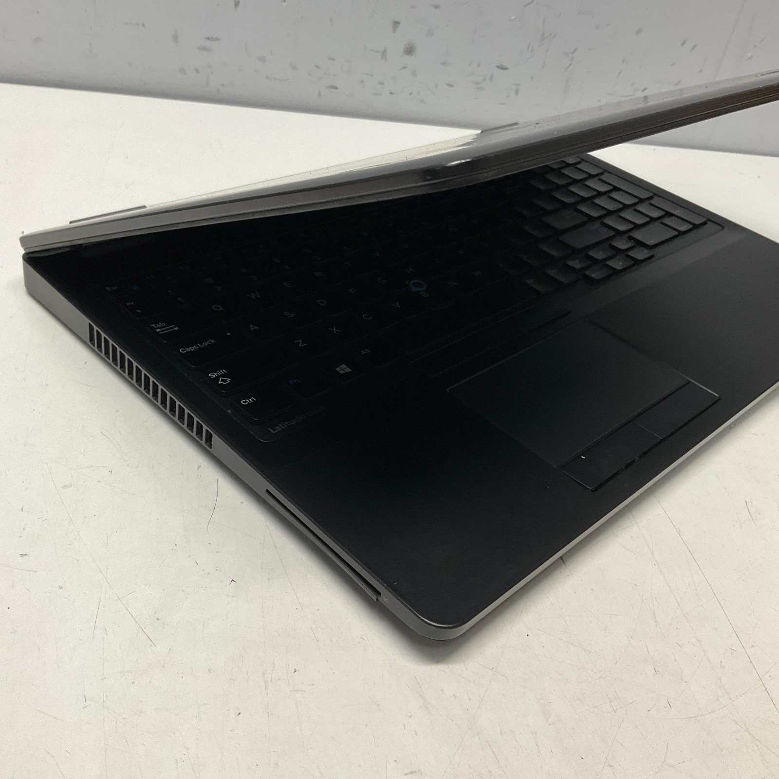 Dell Latitude E5570 Intel Core i5-6300U – 8GB Ram- 128GB SSD Windows 10 Pro