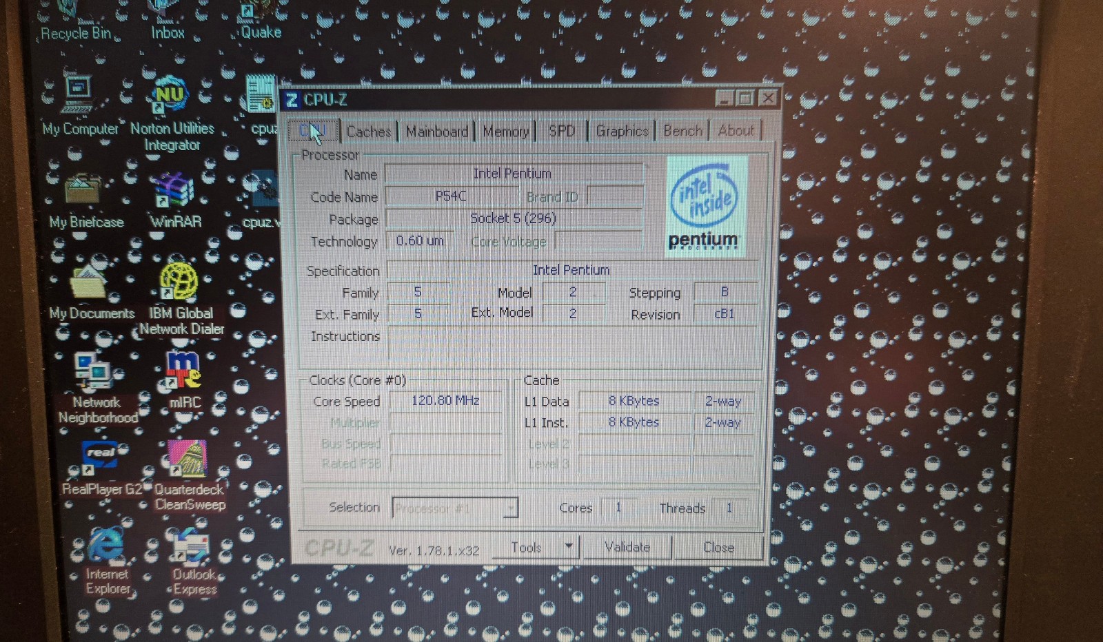 Vintage Sager FMA86T (Intel Pentium @ 120 MHz, 24 MB RAM, Win98SE)