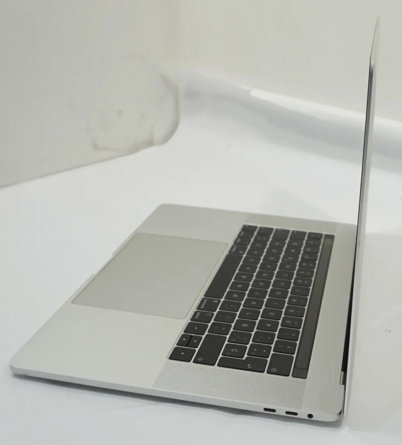 Apple MacBook Pro 2019 A1990 15.4″ Retina i7-9750H 16GB 256GB SSD Laptop