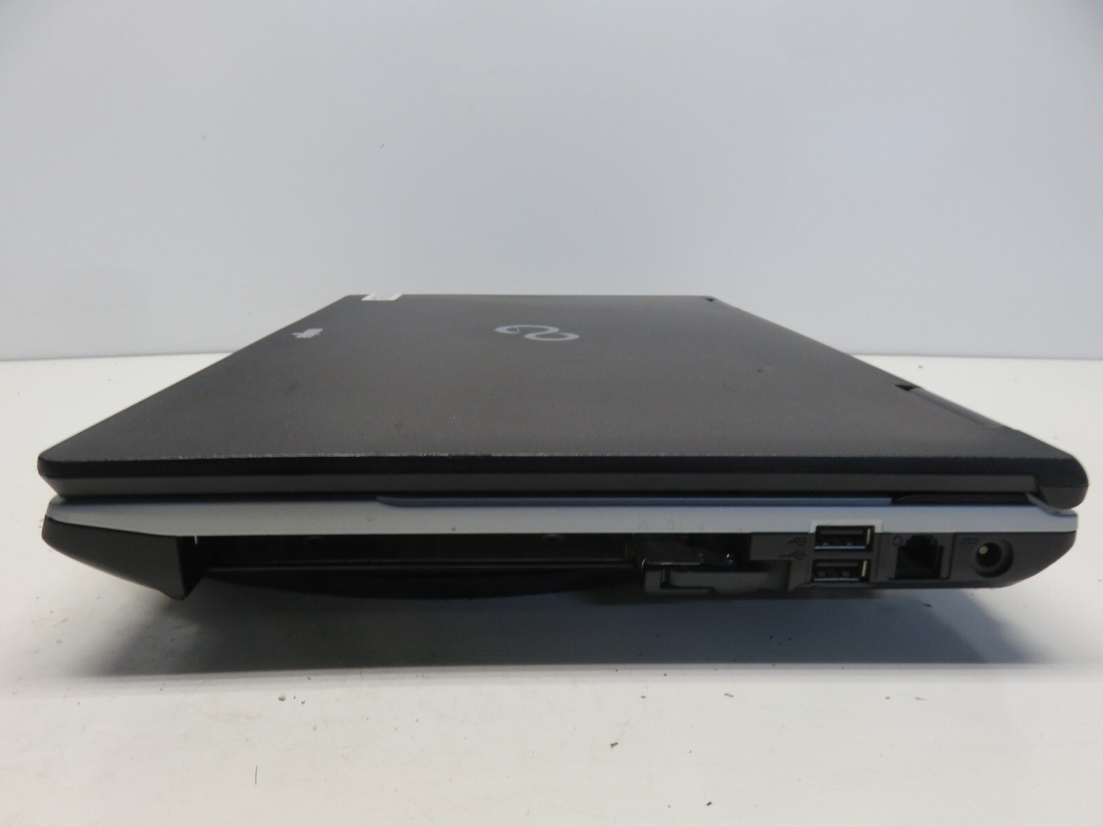 Fujitsu Lifebook E751 Intel Core i5-2520M CPU 2.50GHz 4GB NO HDD No Batt