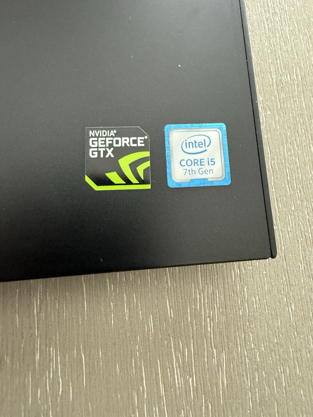 Dell Inspiron 15.6 Intel Core i5 -8GB RAM NVIDIA GTX 1050 Ti 256GB SSD W/CHARGER