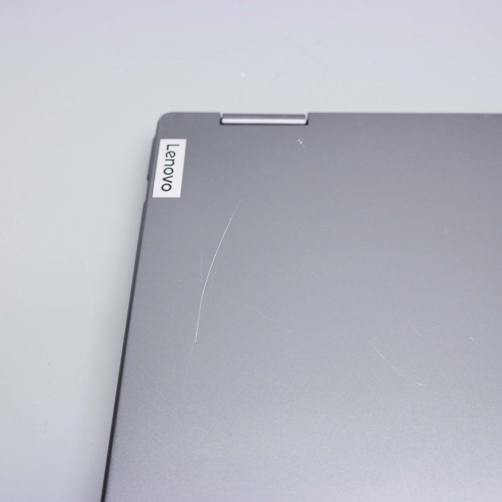 Lenovo Yoga 7i 82YN0001US 16″ i5-1335U 8GB RAM 512GB SSD READ