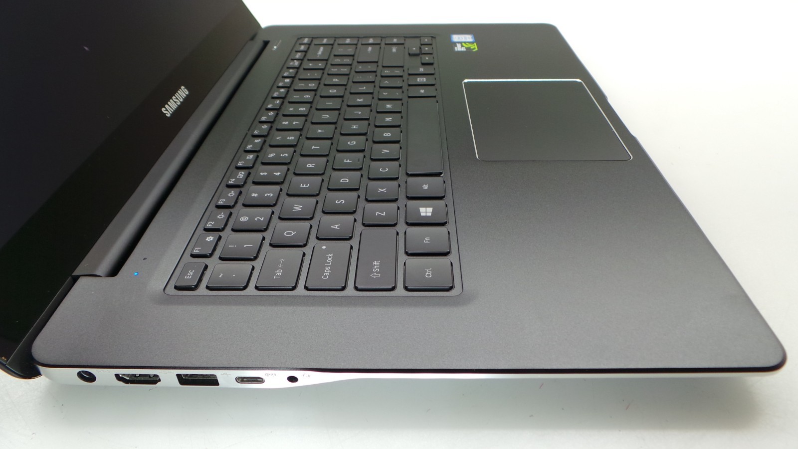 Samsung Notebook NP940Z5L | 15.6″ | i7-6700HQ | 8GB 256GB SSD | Touchscreen