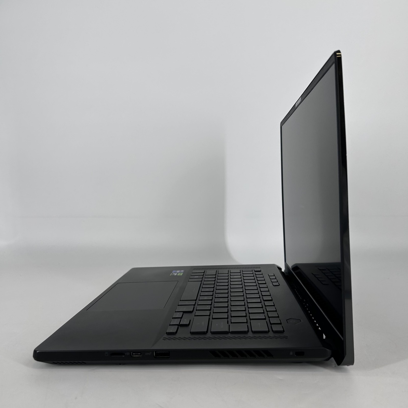 Asus ROG Zephyrus M16 GU604 240Hz QHD+ i9-13900H 16GB 1TB RTX 4070 BAD USB PORTS
