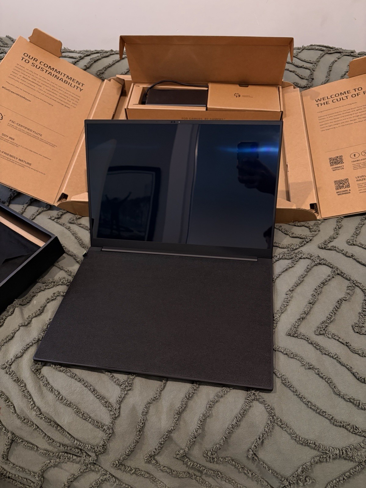 Razer Blade 16 RTX 5060 OLED 240Hz Gaming Laptop Ryzen AI 9 16GB 1TB SSD