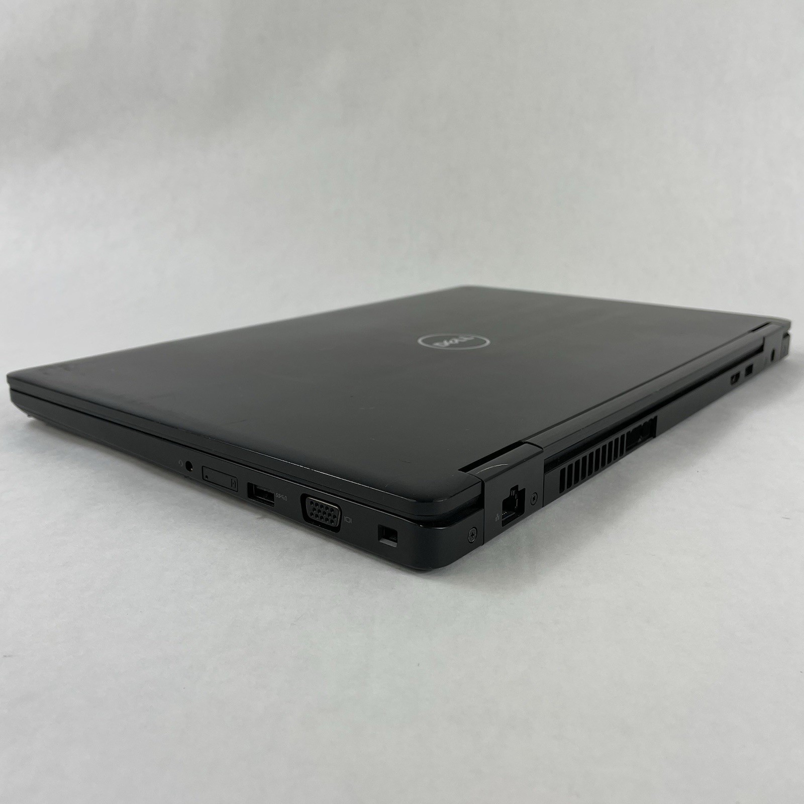 Dell Latitude 5580 15.6″ i5-7300U 2.60 GHz 8 GB RAM No SSD No OS – Bad Edge