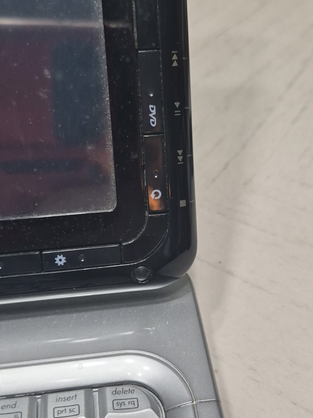 HP Pavilion 2000 *TURNS ON For A Second No Cord