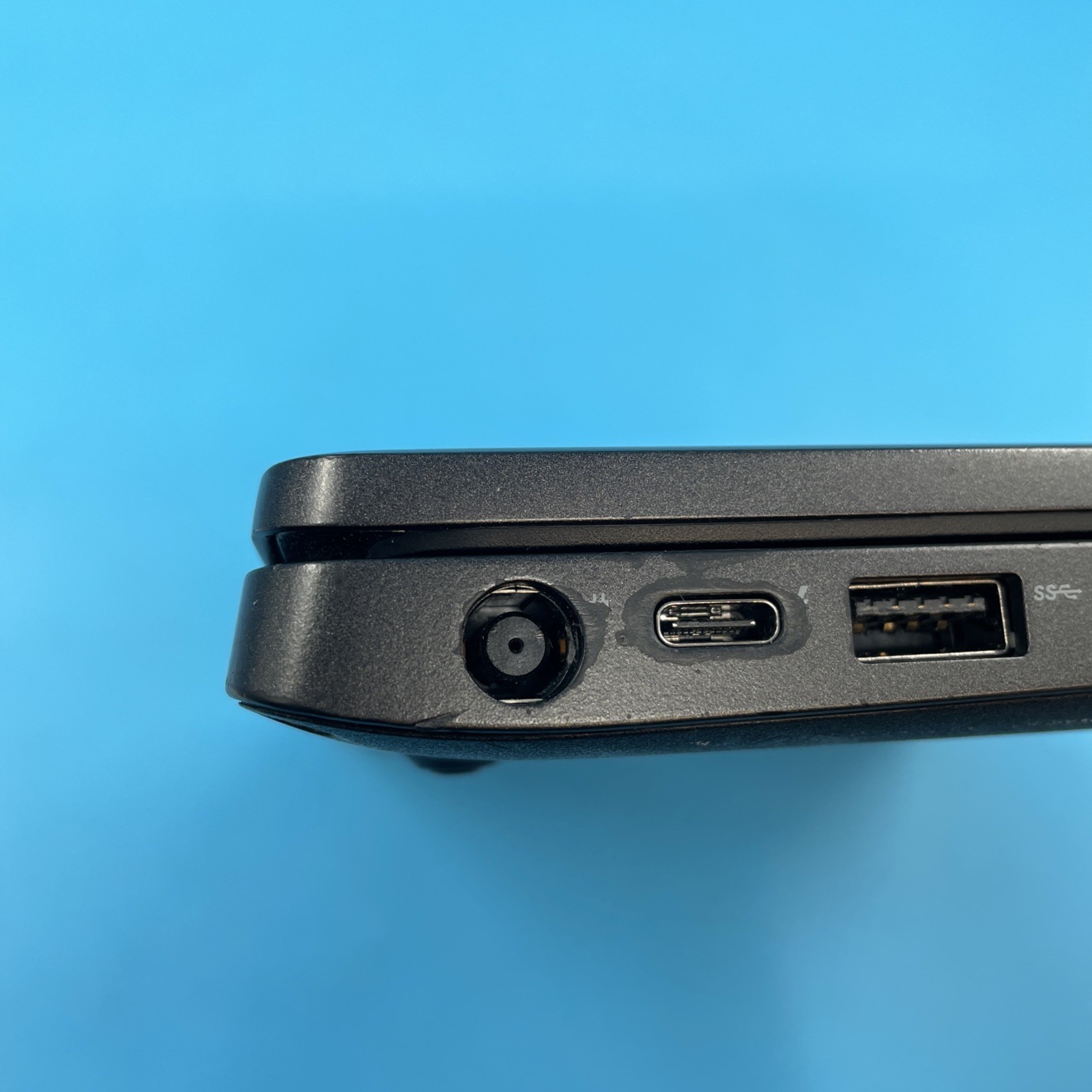 Dell Latitude 5400 | i7-8665U | 16GB RAM | NO DRIVE | Radeon 540X | NO OS | 79%