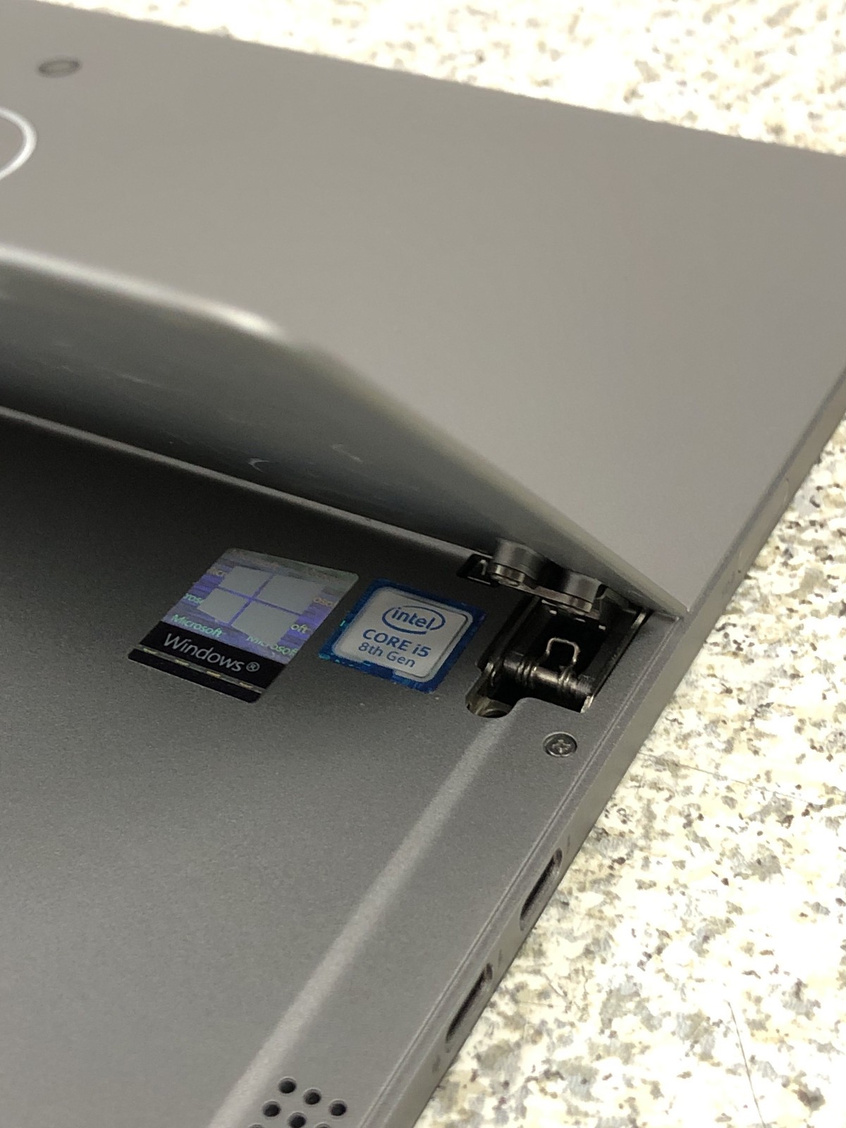Dell Latitude 7210 2-in1 Intel i5-8265 1.60GHz 8GB (No HD/No OS)