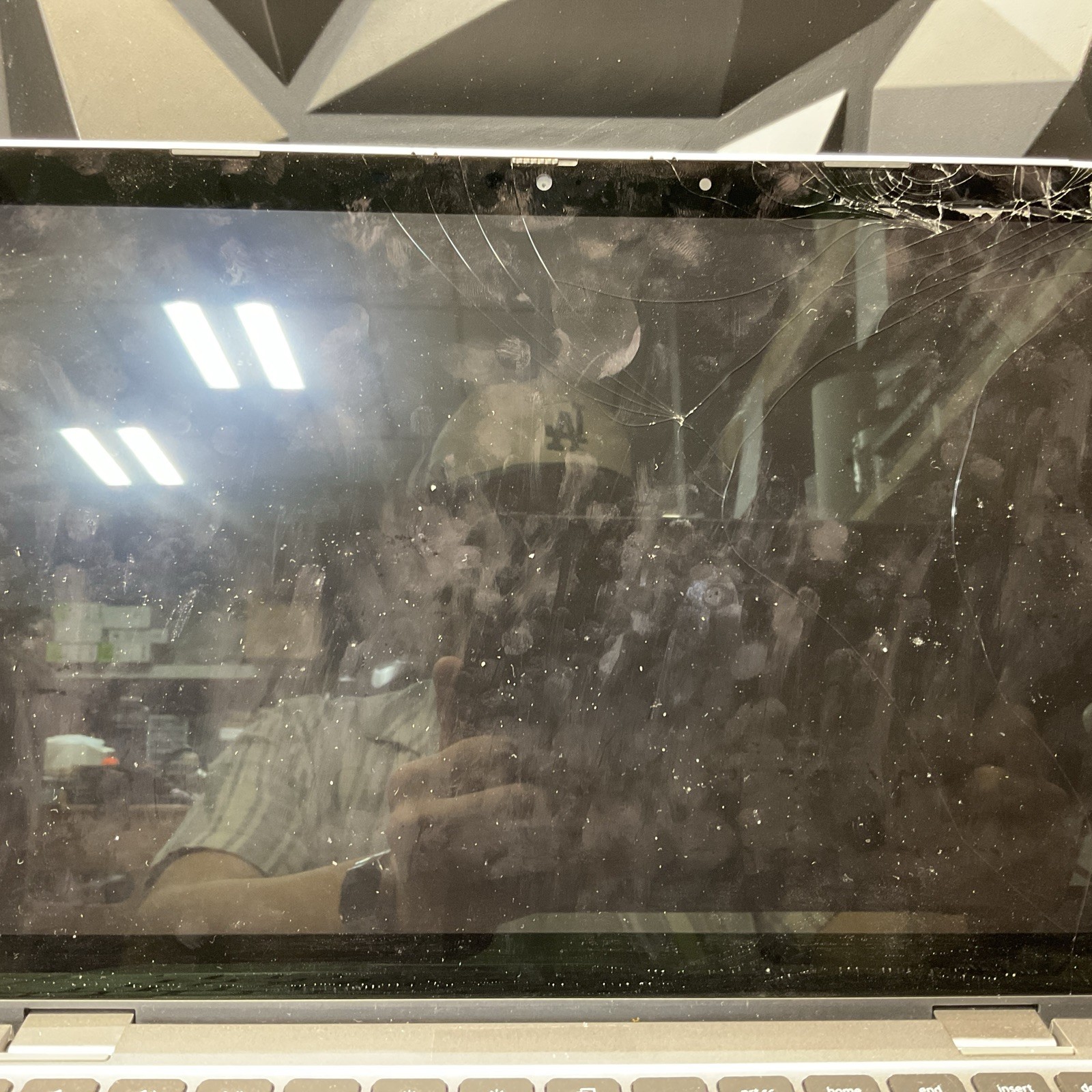 Dell Latitude 3330 / i5 11th Gen / 16GB RAM / BIOS Locked / Cracked Screen / C15