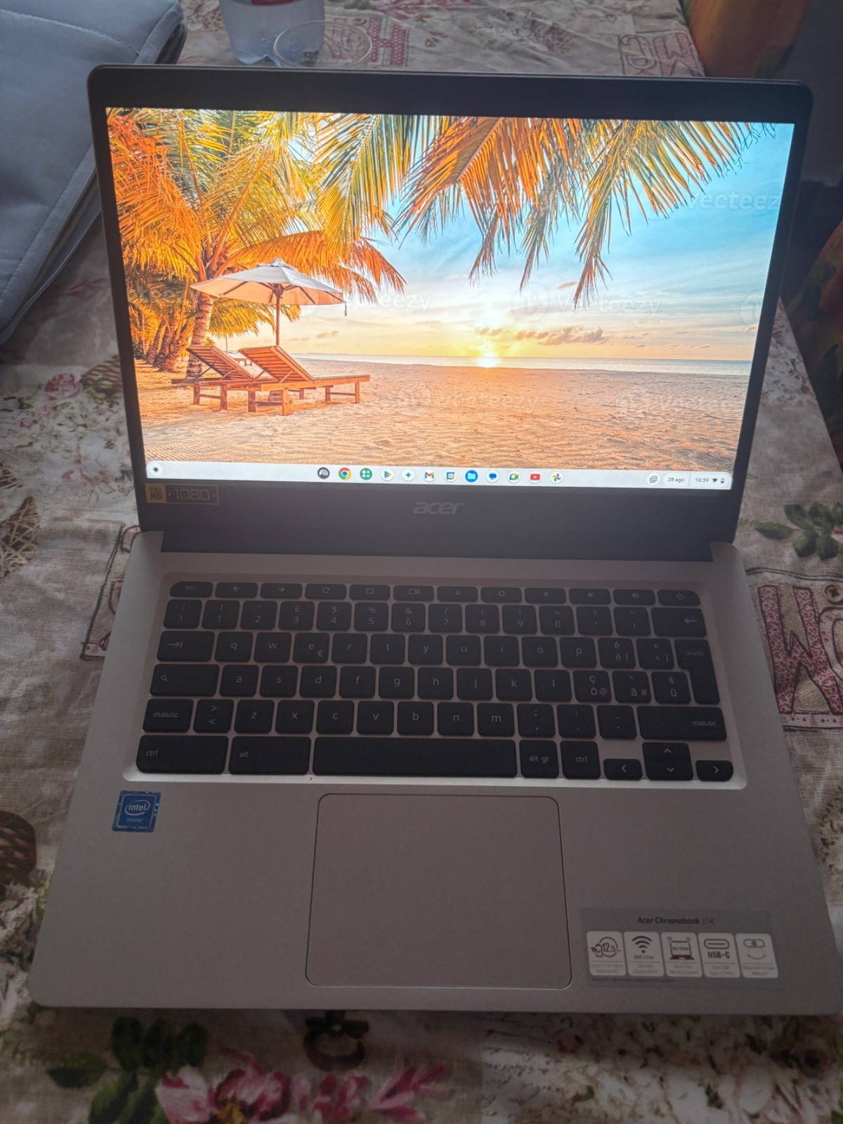 acer chromebook. 314 kept very well, gray color, long battery life
