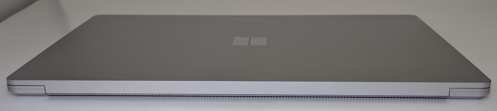 Microsoft Surface Laptop 3 13.5” Ryzen 5/ 8GB- 128GB SSD /Vega 9 – Win10. ~357~