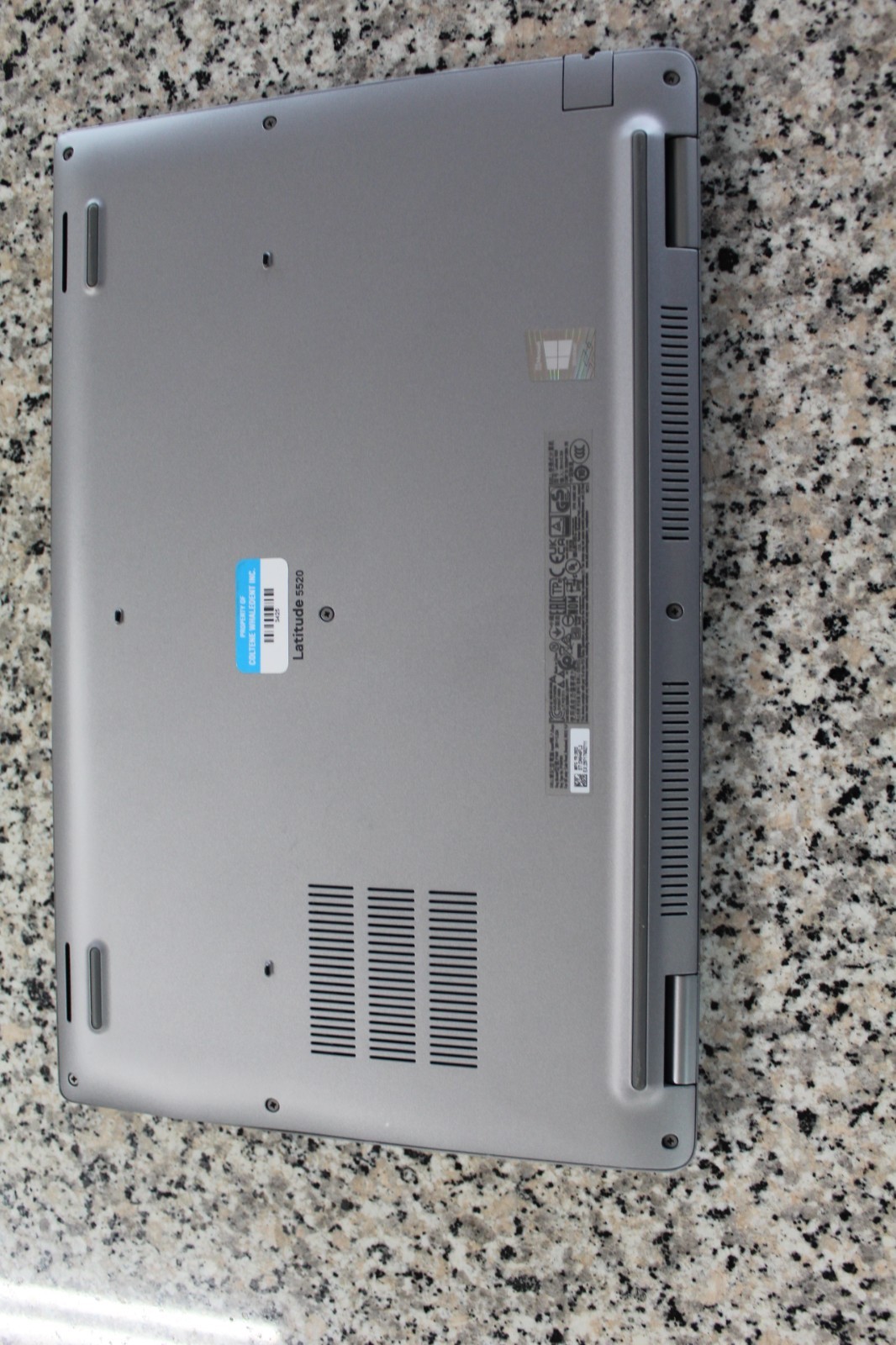 Dell Latitude 5520 i5-1145G7 2.6GHz / 8GB Ram/ 15.6″ Display/ NO HD