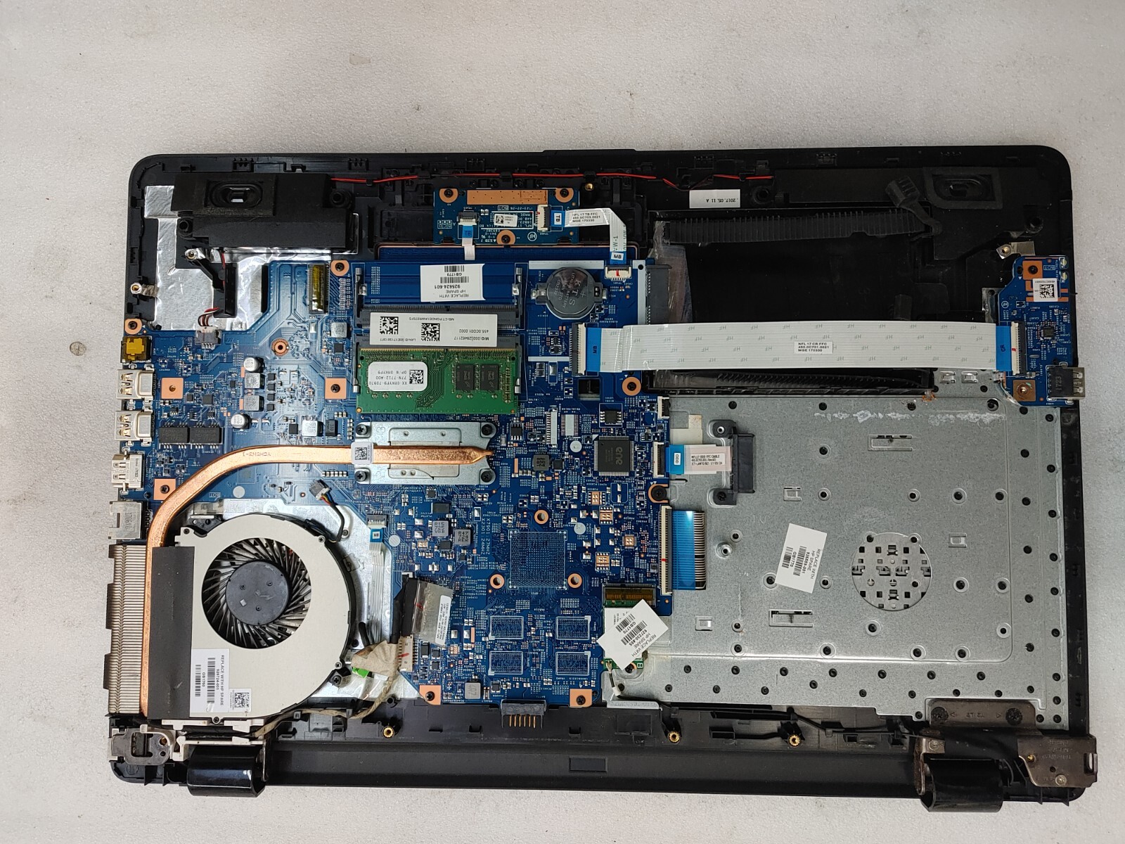 Hp Laptop 17-bs0xx Core i5-7200U@2.50GHz, 8GB RAM , NO HD ( Selling Motherboard)