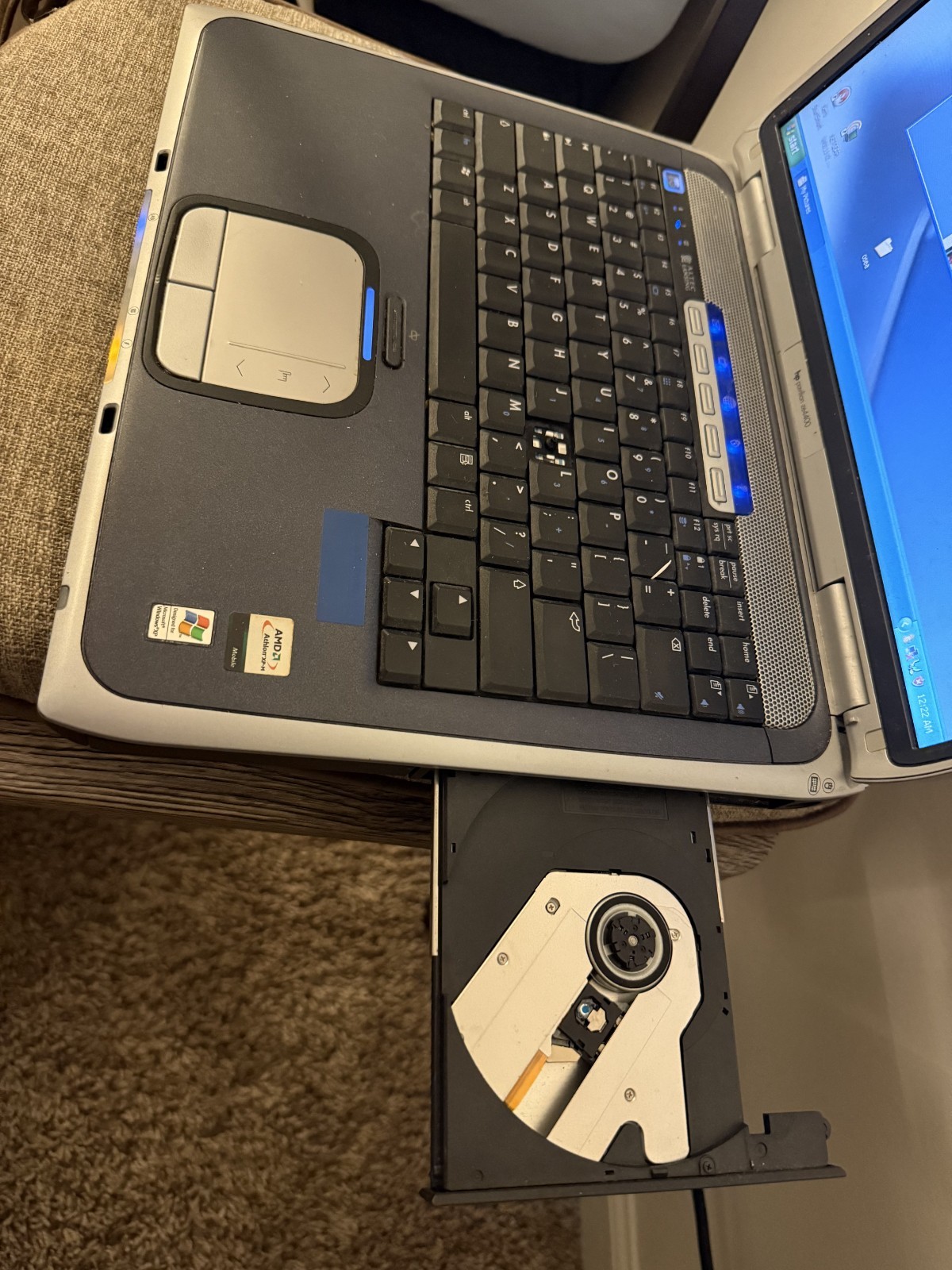 HP Pavilion ze4400 Laptop XP Pro AMD Athlon XP 2200+ 960MB RAM 30GB HDD