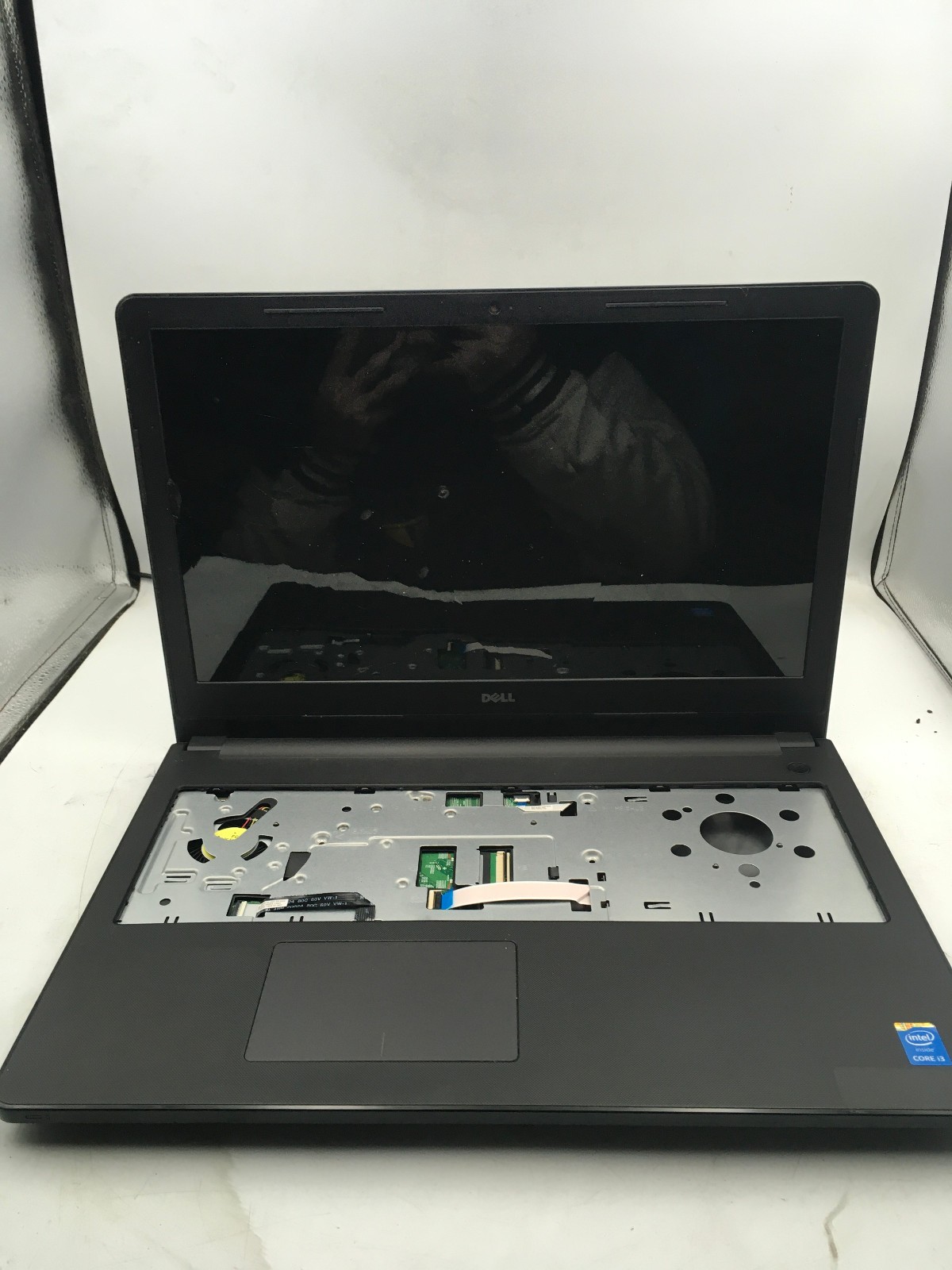 DELL LATITUDE 3559 – FOR PARTS/BAD LCD – INTEL I3 5015U – NO RAM – READ DESC -BB