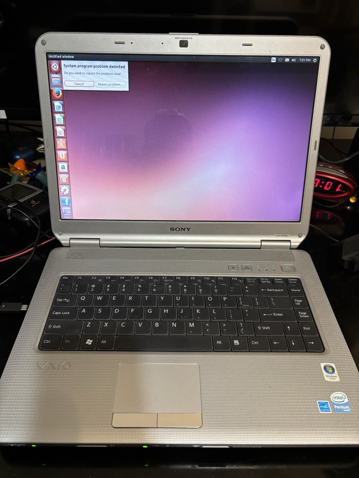 Sony VAIO PCG-7154L 3GB RAM Boots to Ubuntu. No battery.