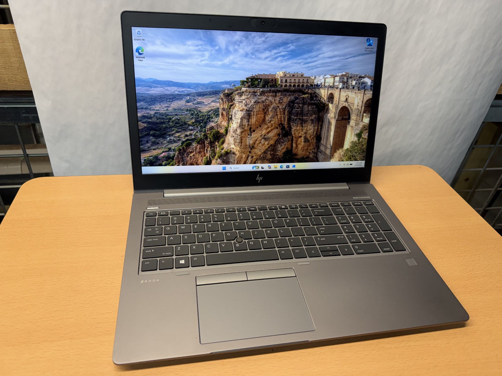HP zBook 15u G6 i5-8365U 16GB RAM 512GB SSD WX3200 GPU FHD Win11 Reset READ