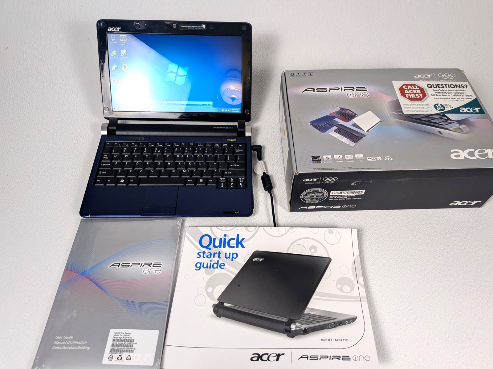 Acer Aspire One D250 Model No. KAV60 Blue Tested w/ Power Clean & Working In Box