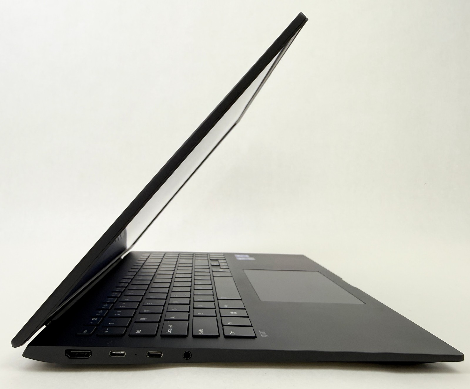 LG Gram 16Z90TL 16″ Touch Ultra 9 288V 32GB 2TB SSD W11H Thin Lightweight Laptop