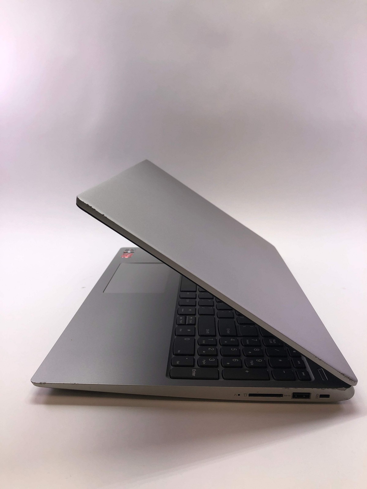 Lenovo IdeaPad 330s 81FB 15.6″ Ryzen 5 2500U 2.0GHz 8GB RAM 250GB SSD