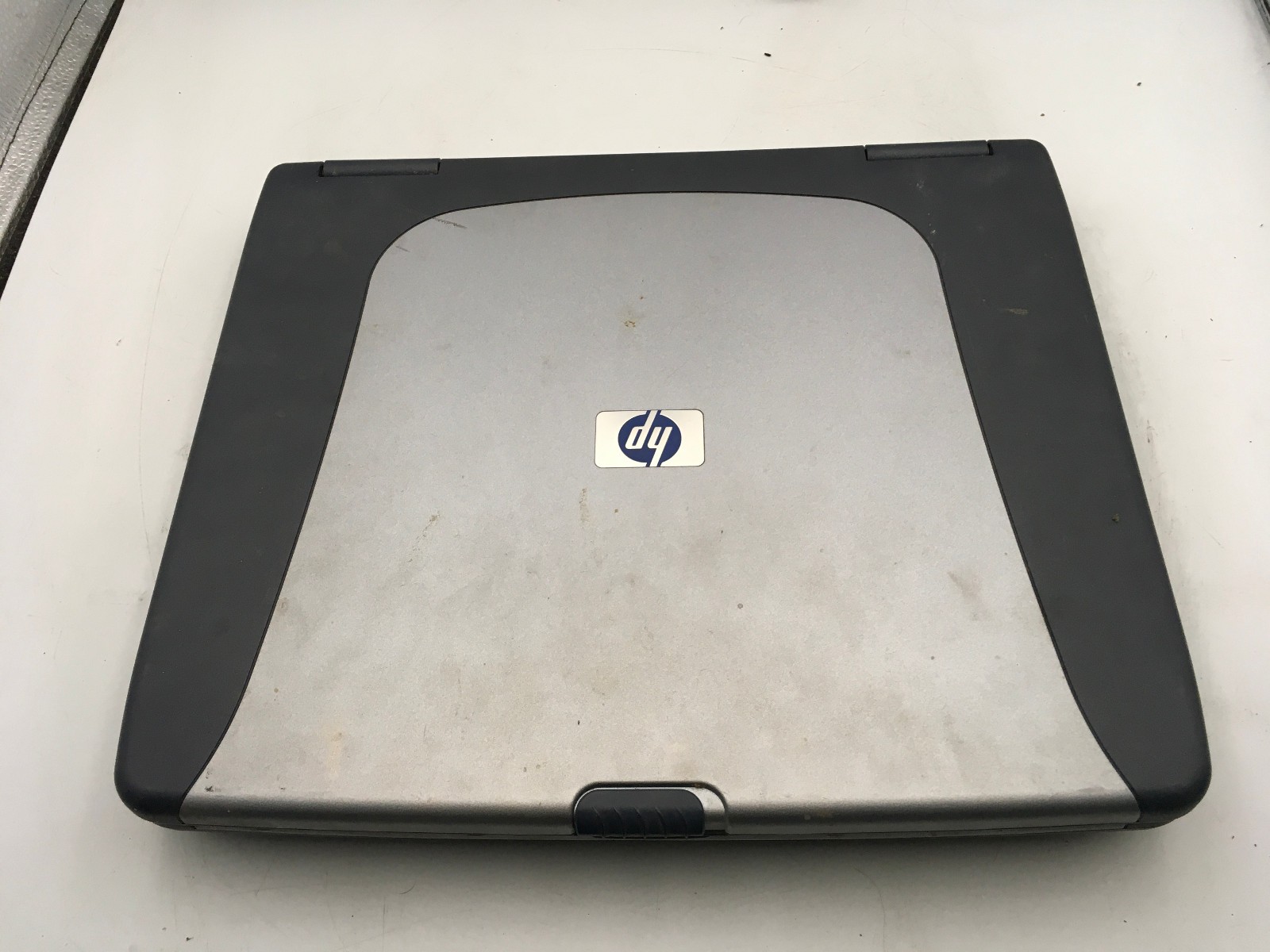 HP PAVILION ZT1000 -FOR PARTS/LCD NO POWER- INTEL PENTIUM 4 – 256MB RAM -READ-BB