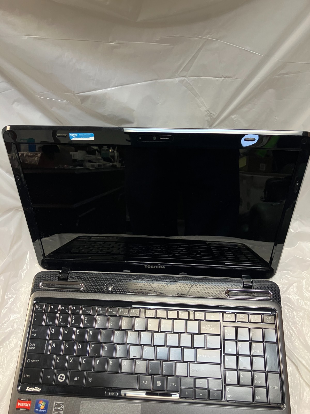 Toshiba Satellite L655D-S5109 AMD PHENOM II P960 4gb mem 500 GB HDD FOR PARTS