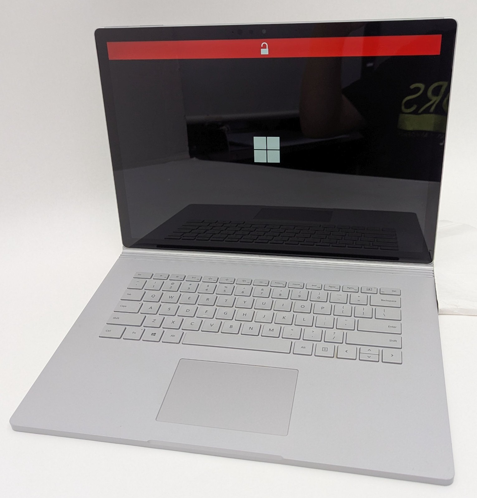 Incomplete Microsoft Surface Book 2 15″ i7-8650U 1.90GHz 16GB 256GB NVMe NVIDIA