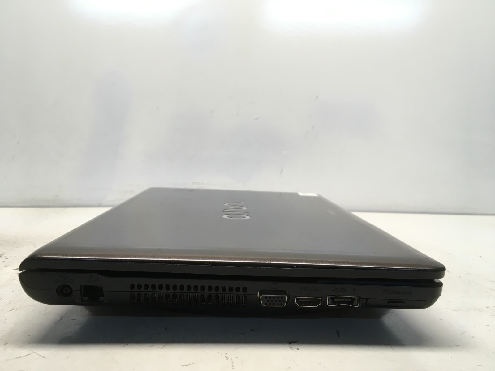Sony Vaio VPCEB47GM Intel Core i5-480M 2.66GHz 4 GB NO HDD No Batt
