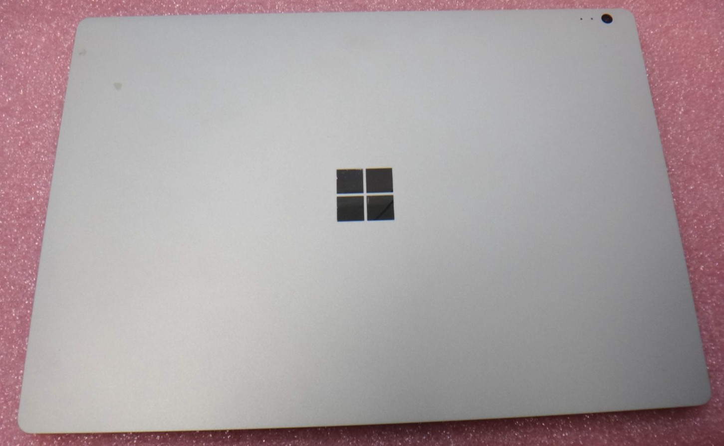 Microsoft Surface Book 1703 13.5″ i5-6300U / 128GB / 8GB Ram – SOLD AS IS –