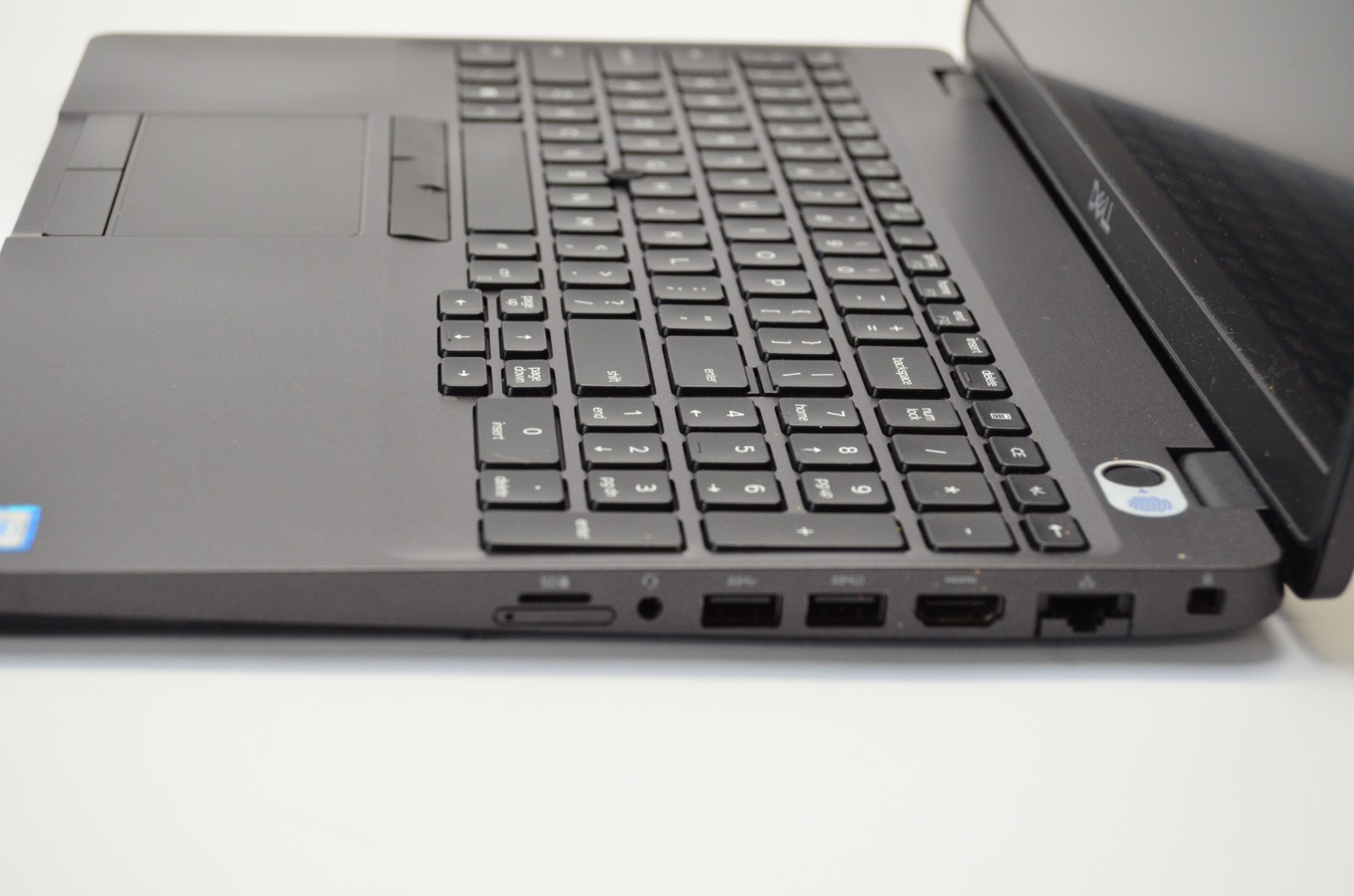 Dell Latitude 5500 15″ Laptop i7-8665U 1.9GHz 8GB RAM NO HDD NO OS READ!