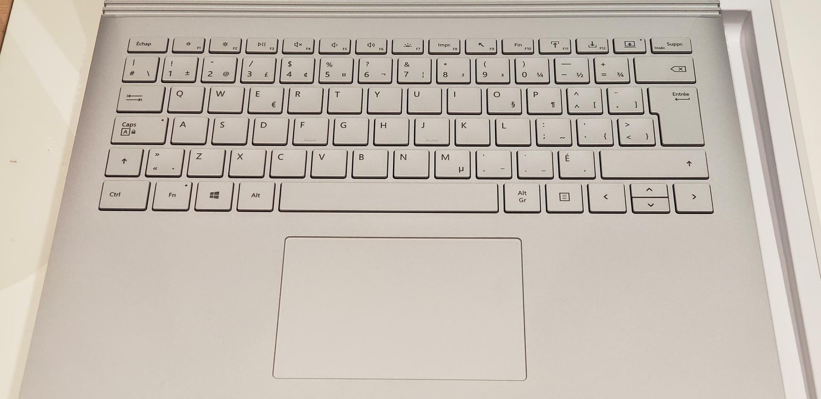 Microsoft Surface Book 2 13.5″ Intel i7 8GB RAM 256 GB – FRENCH CANADA – Silver