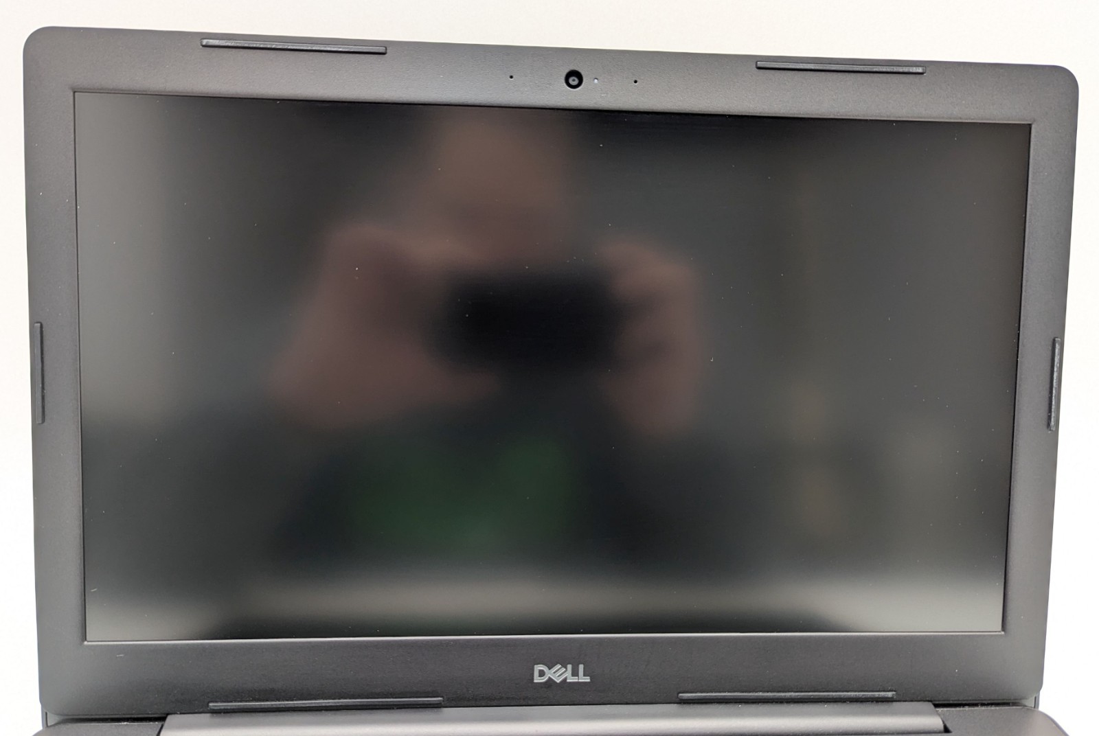 Incomplete Dell Latitude 3590 15.6″ Laptop i7-8550U 1.80GHz 8GB RAM Radeon R7