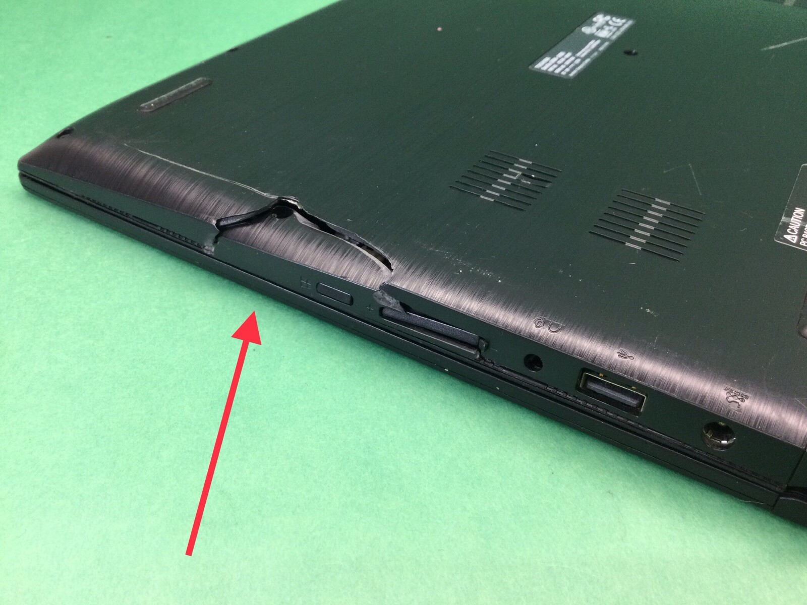 Toshiba Satellite E45W – C4200 14” Laptop – BROKEN SCREEN – UNTESTED