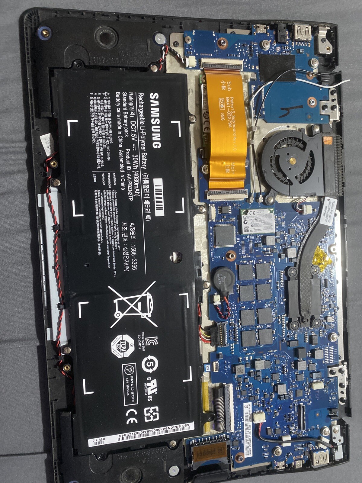 Samsung NP915S3G AMD A6-1450@1.40GHz 8GB RAM NO DRIVES PARTS Only No Screen