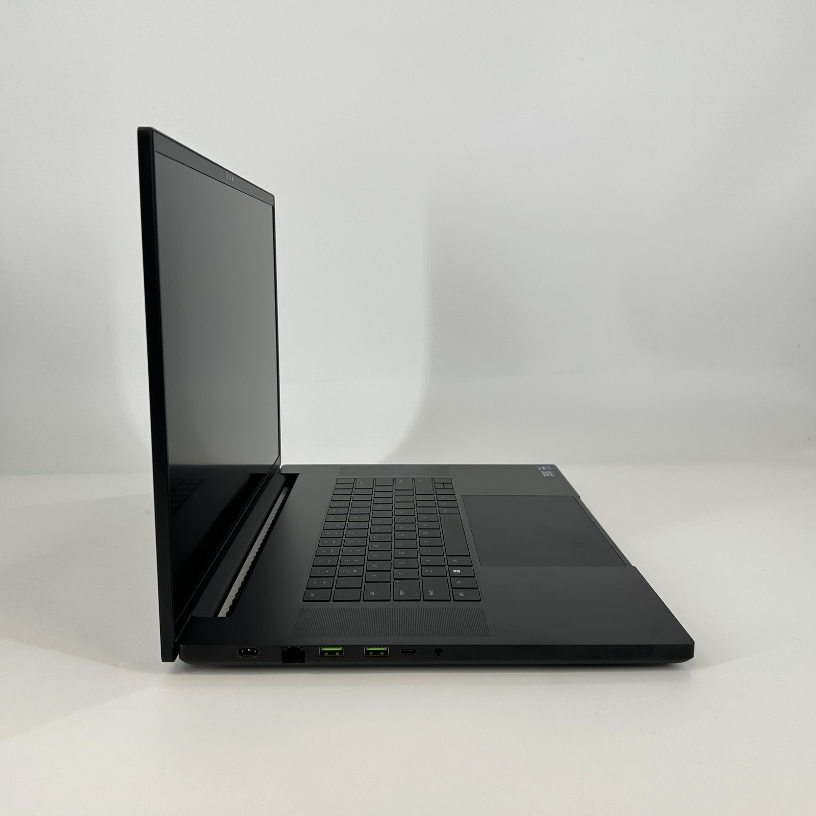 Razer Blade 18 240Hz QHD+ i9-13950HX 64GB 1TB SSD RTX 4090 – VAPOR CHAMBER ISSUE