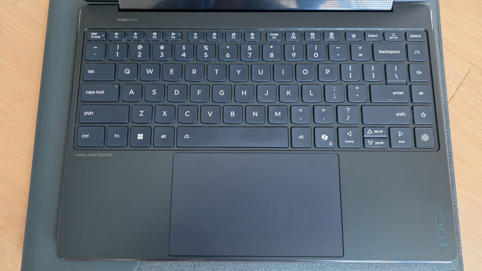 Lenovo Yoga 9i 2-in-1 Aura Edition 14″ 3K 120Hz OLED Ultra 7 258V 32GB 1TB