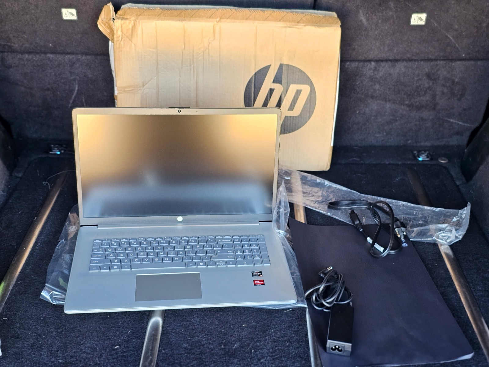 HP 17.3″ FHD Laptop Ryzen 5 8GB 256GB SSD Silver