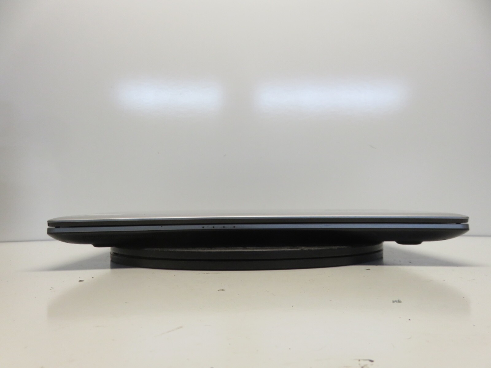 Samsung NP300E5E Intel i3-3120M 2.5GHz 2 GB NO HDD No Batt