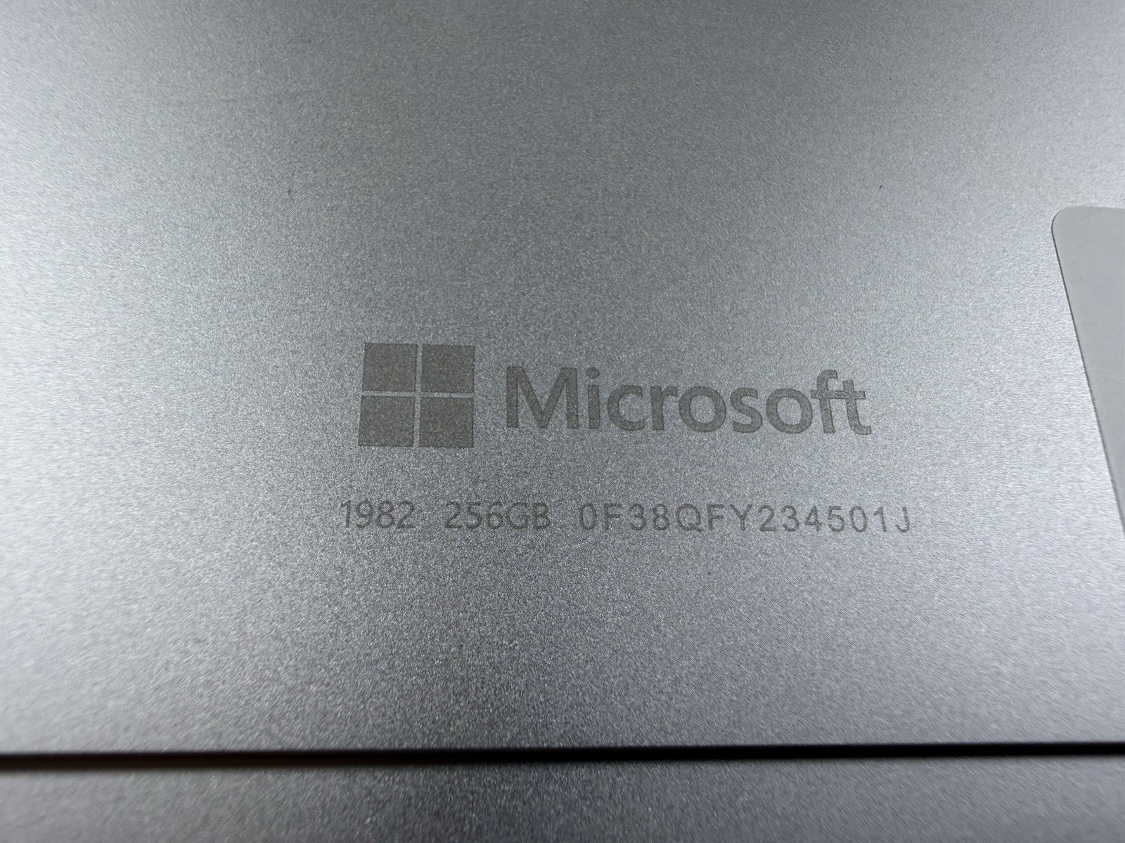 Microsoft Surface Pro 8 (1982) i5-1145G7 – 16GB RAM – 256GB 120Hz – Win 11 Pro