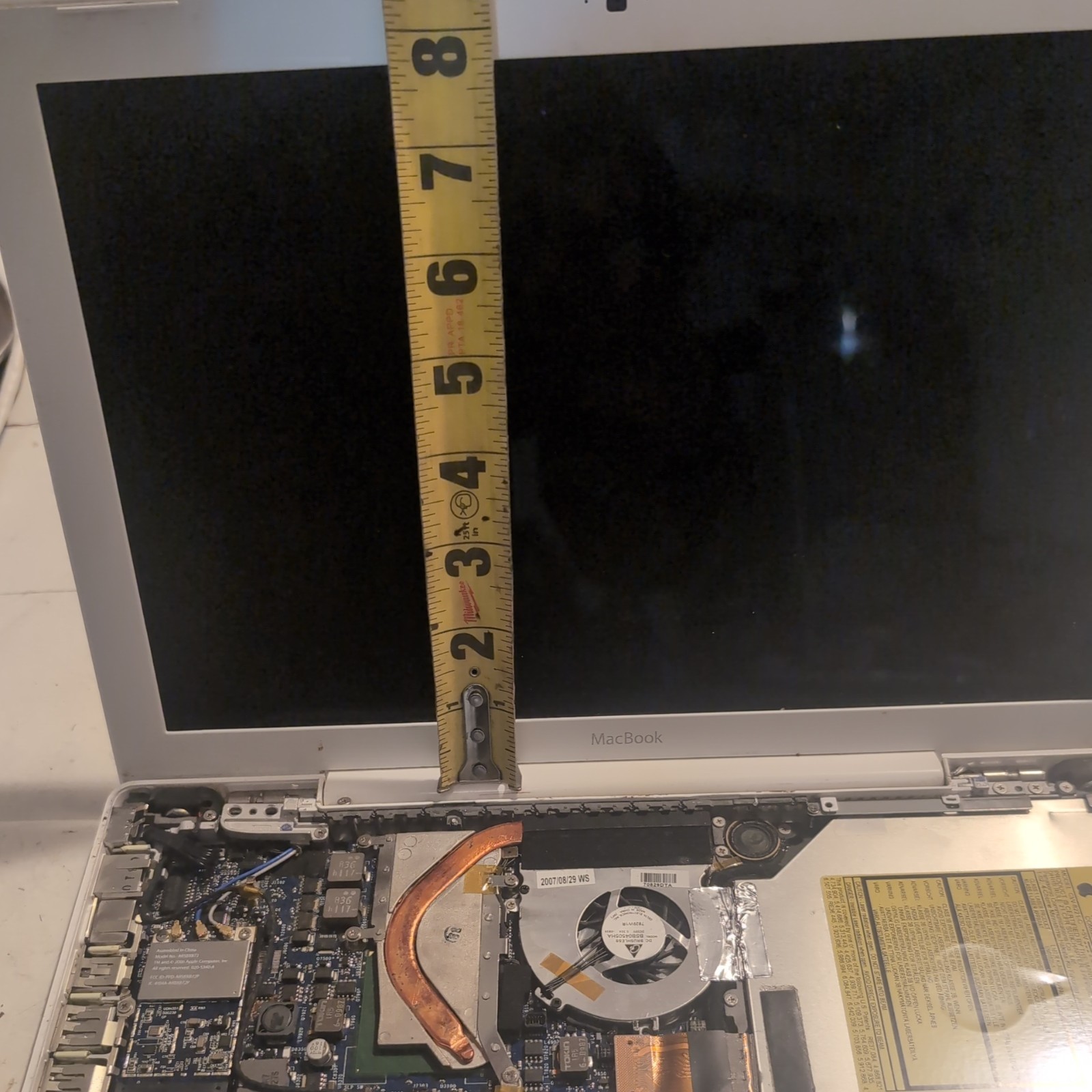 Broken Old Mac Laptop CW-8221-C for Parts Not Working As-Is Read Description