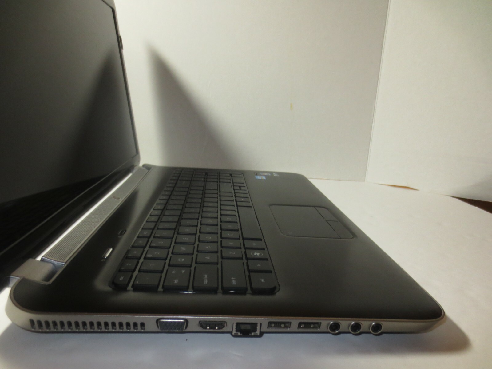 HP PAVILION DV7-6135DX CORE i7-2670QM@2.2GHz 8GB RAM 750GB HDD WINDOWS7 0FF13(2
