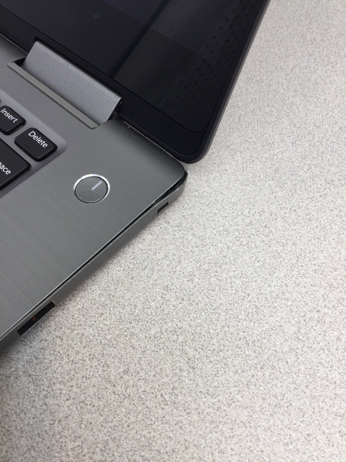 dell inspiron 7573 intel core i5-8250u cpu 1.60ghz 15.6”
