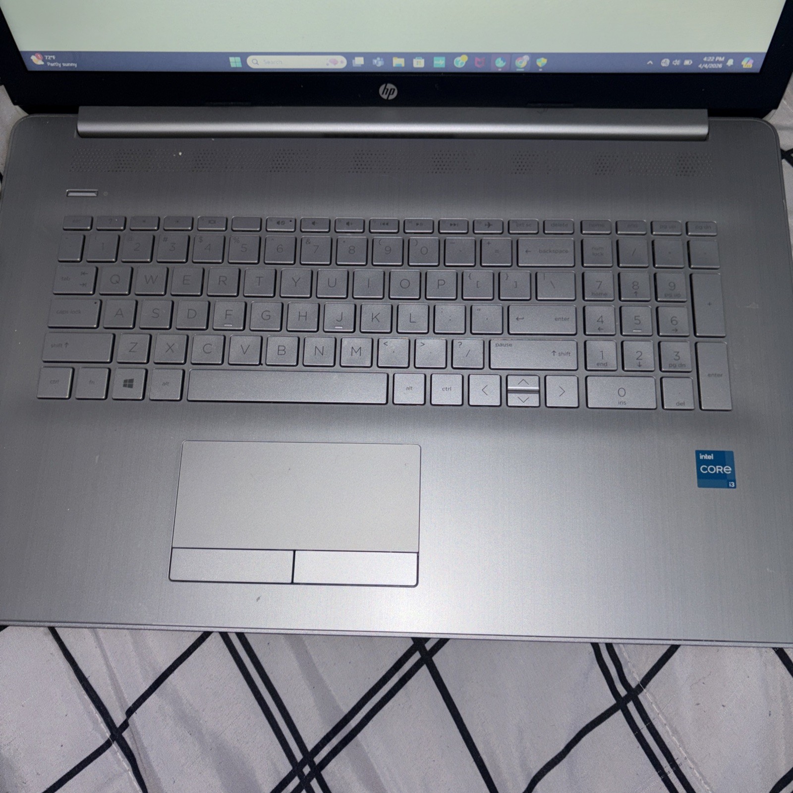 HP laptop 15-fd0xxx intel core i3 238 GB – 8 GB RAM-Message for better offers