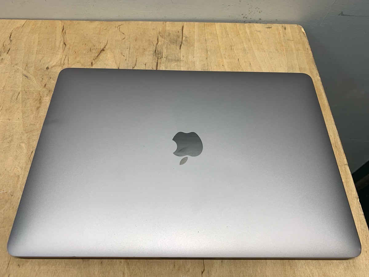 Apple MacBook Pro (13″, 2019) Broken Screen – For Parts / AS-IS (E10035423)