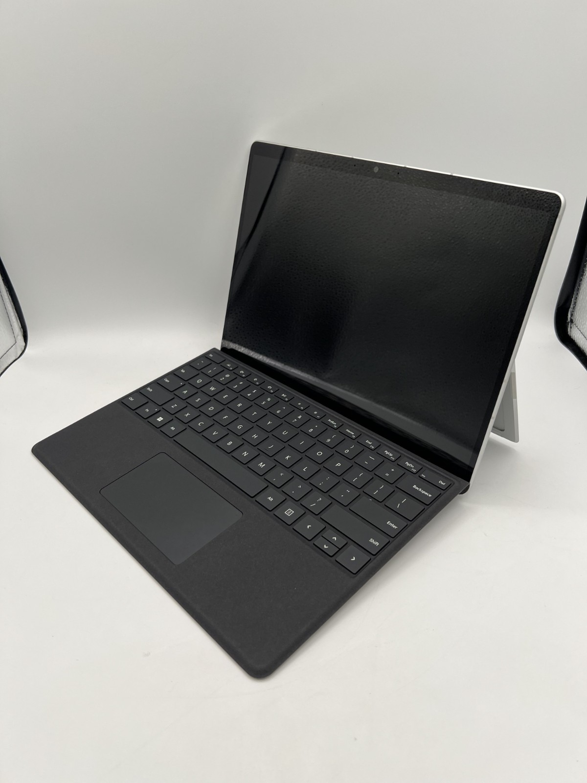 Microsoft Surface Pro 9 13″ ARM SQ3 8GB 256GB 5G Unlocked Windows 11 Pro