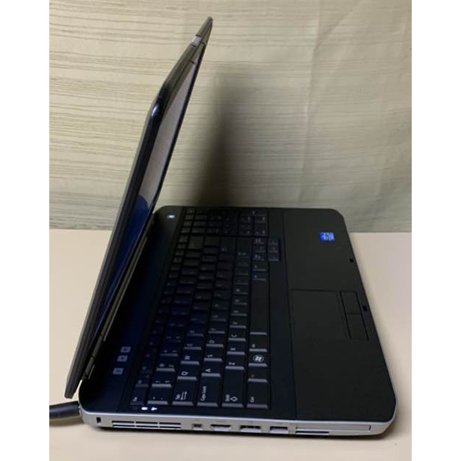 Dell Latitude E5520 Core i3-2350 @ 2.30GHz-4GB Ram-250GB HHD -Windows 10 pro 64
