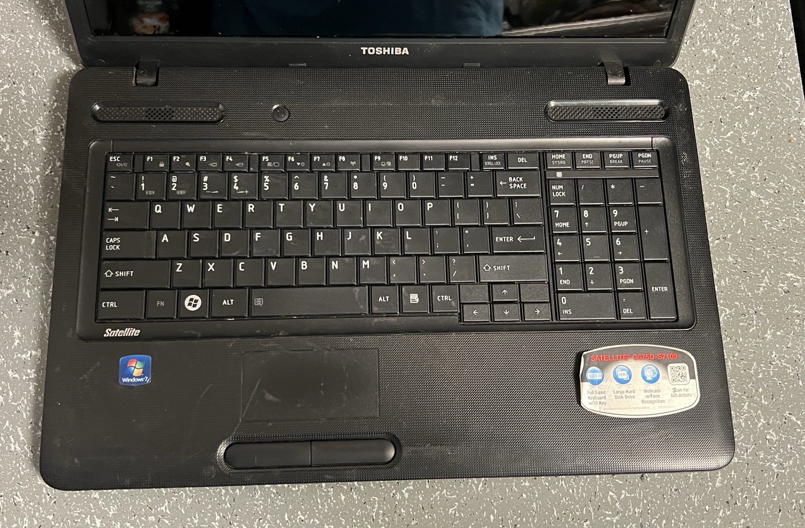 Toshiba Satellite C675D-S7109 AMD E-300 1.3GHz – NOT TESTED – DAMAGED SCREEN*