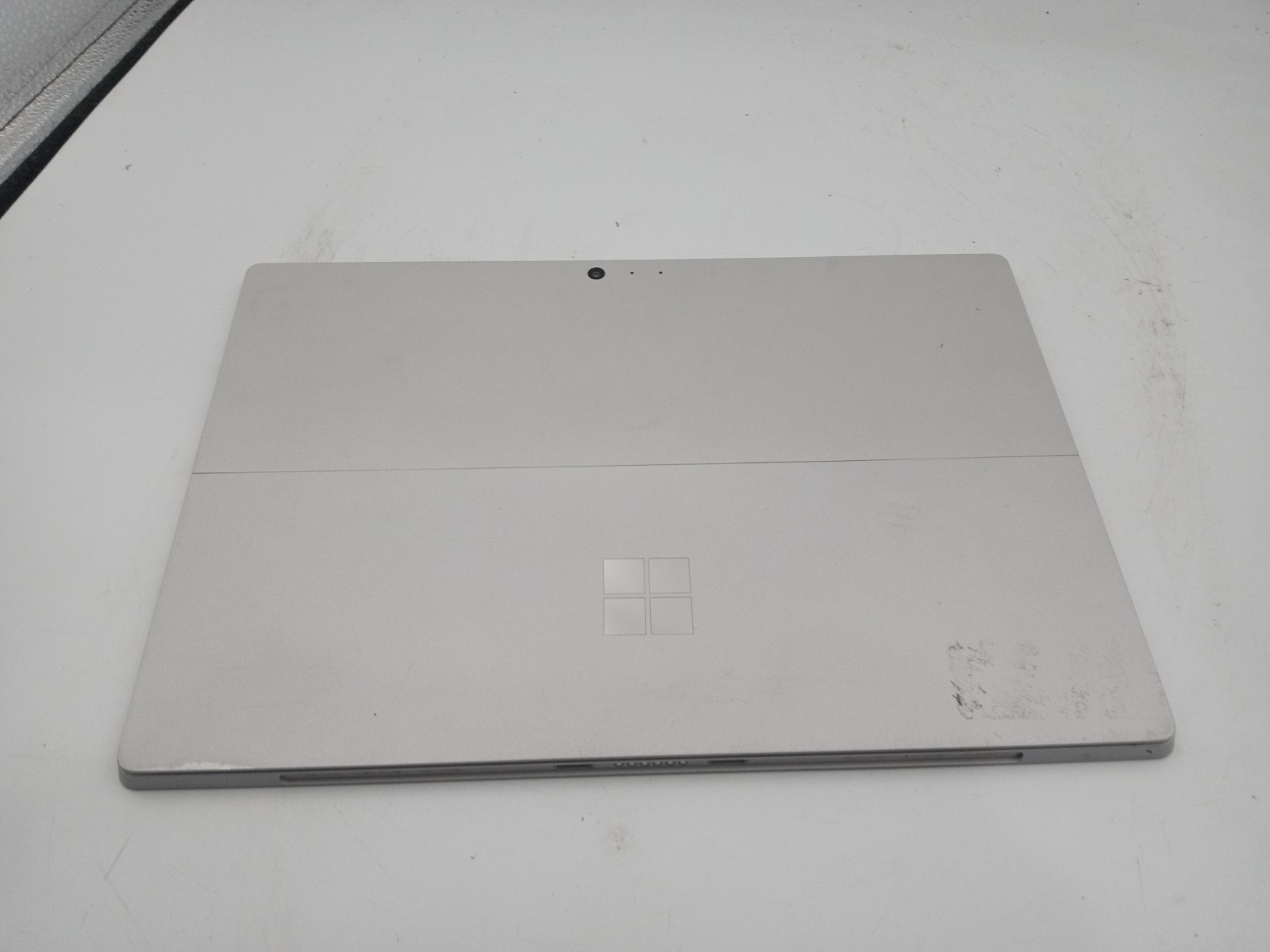 Microsoft Surface Pro 4 – 12.3″ Intel i5-6300U 4GB RAM 128GB SSD Windows 11 -RR