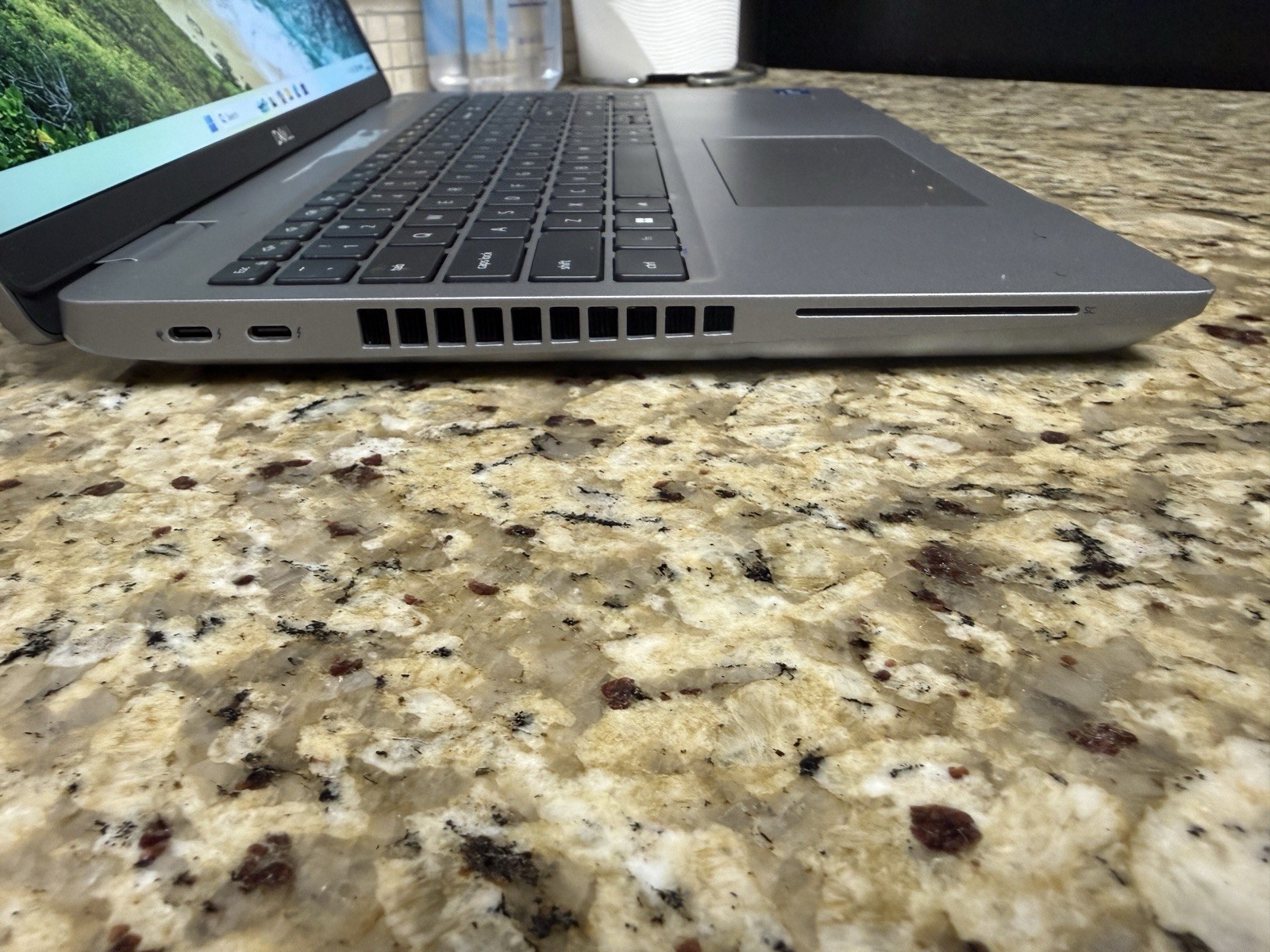Dell Precision 3561 i5-11500H NVIDIA T600 16GB RAM 512GB SSD .